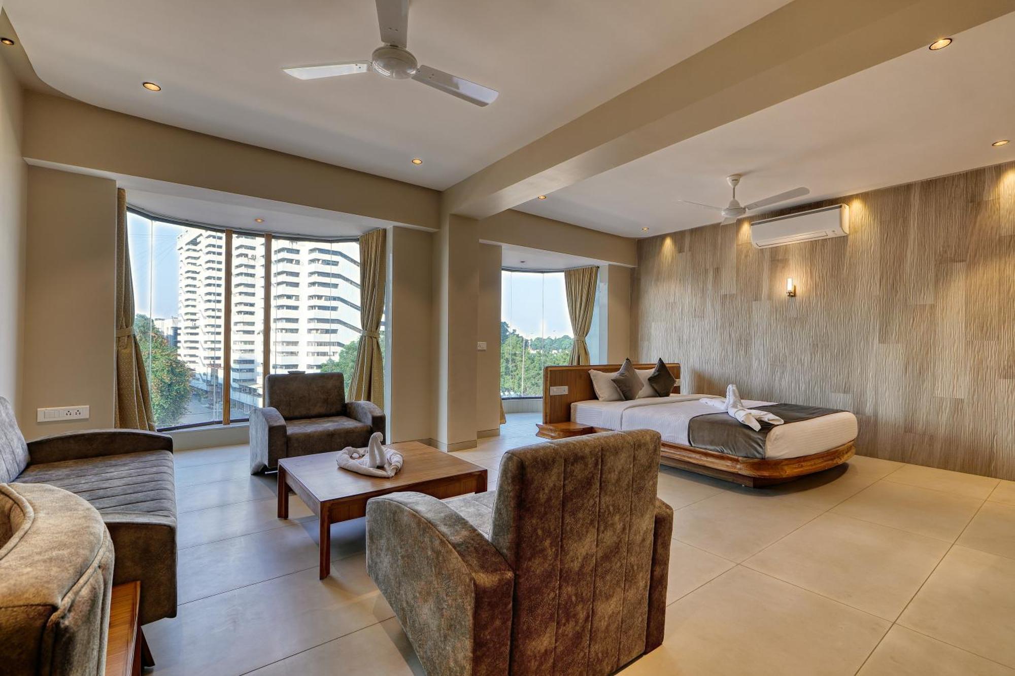 Artilla Inn Ahmedabad Exteriör bild