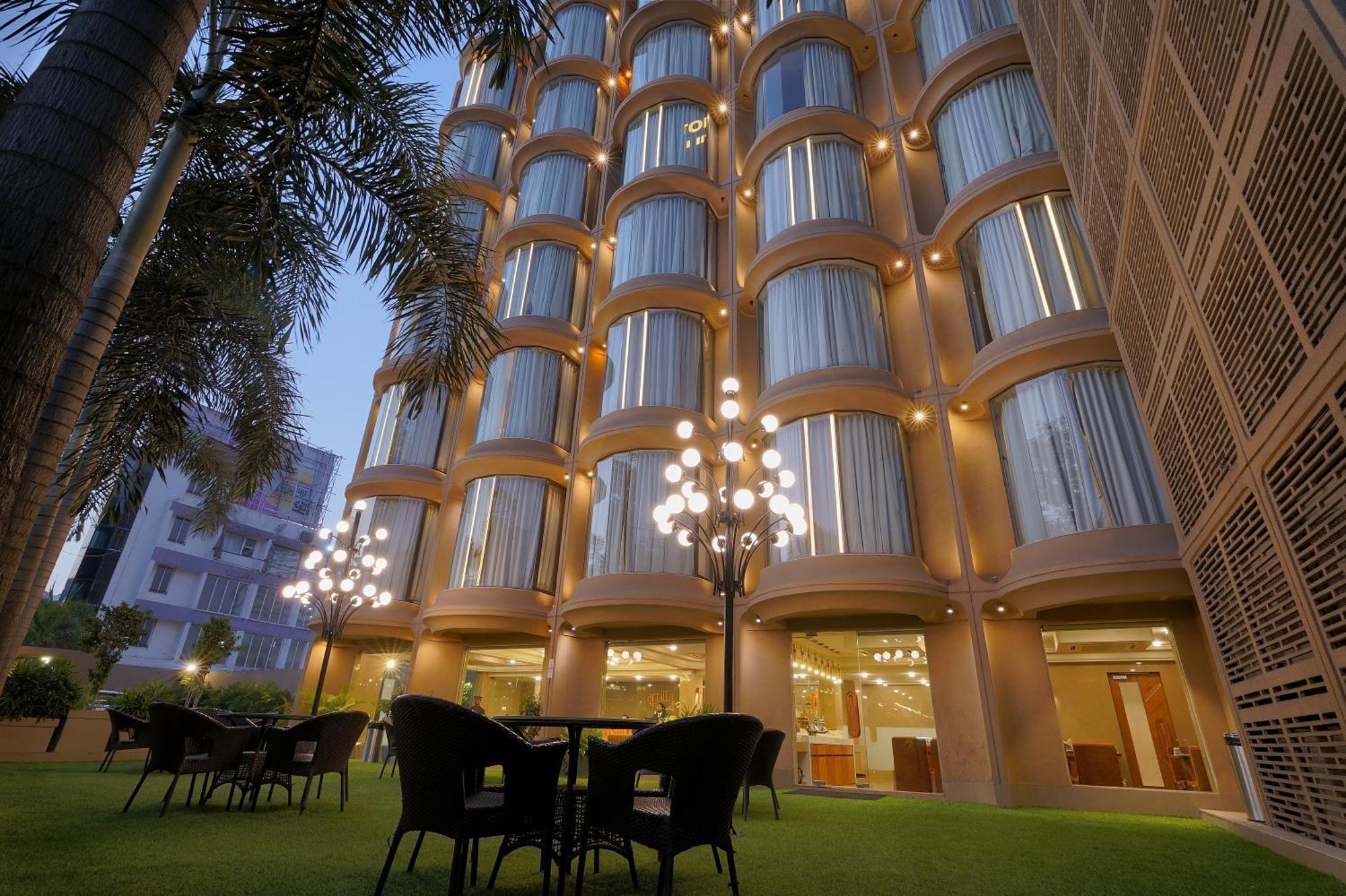 Artilla Inn Ahmedabad Exteriör bild
