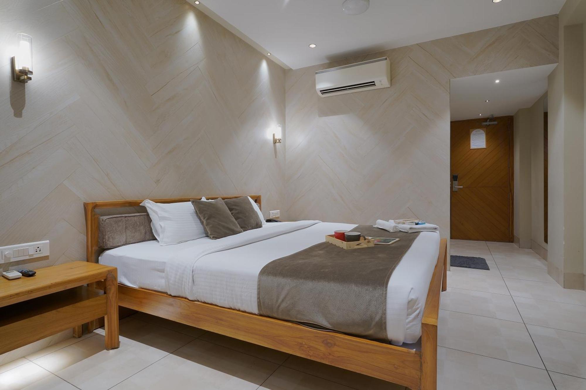 Artilla Inn Ahmedabad Exteriör bild