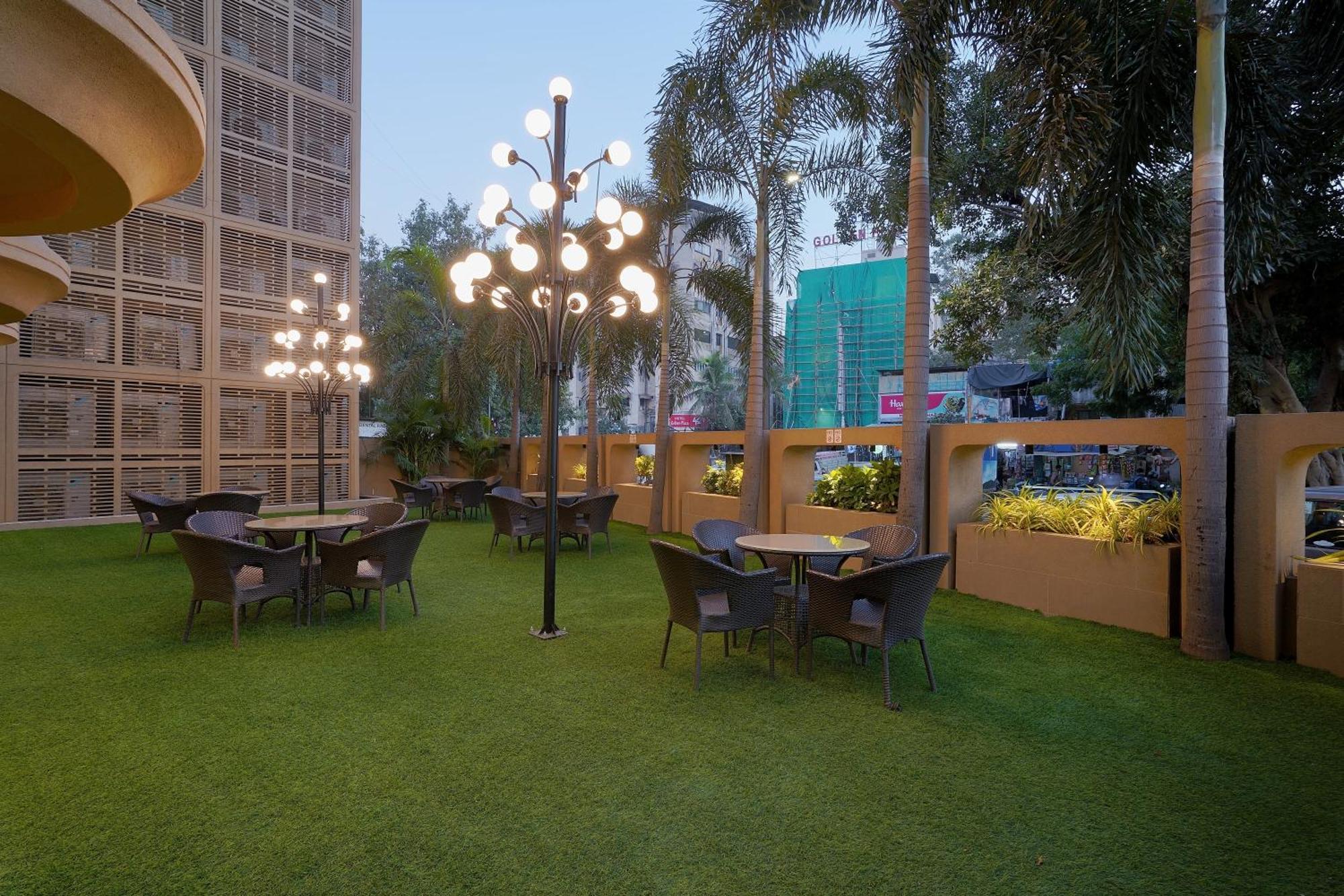 Artilla Inn Ahmedabad Exteriör bild