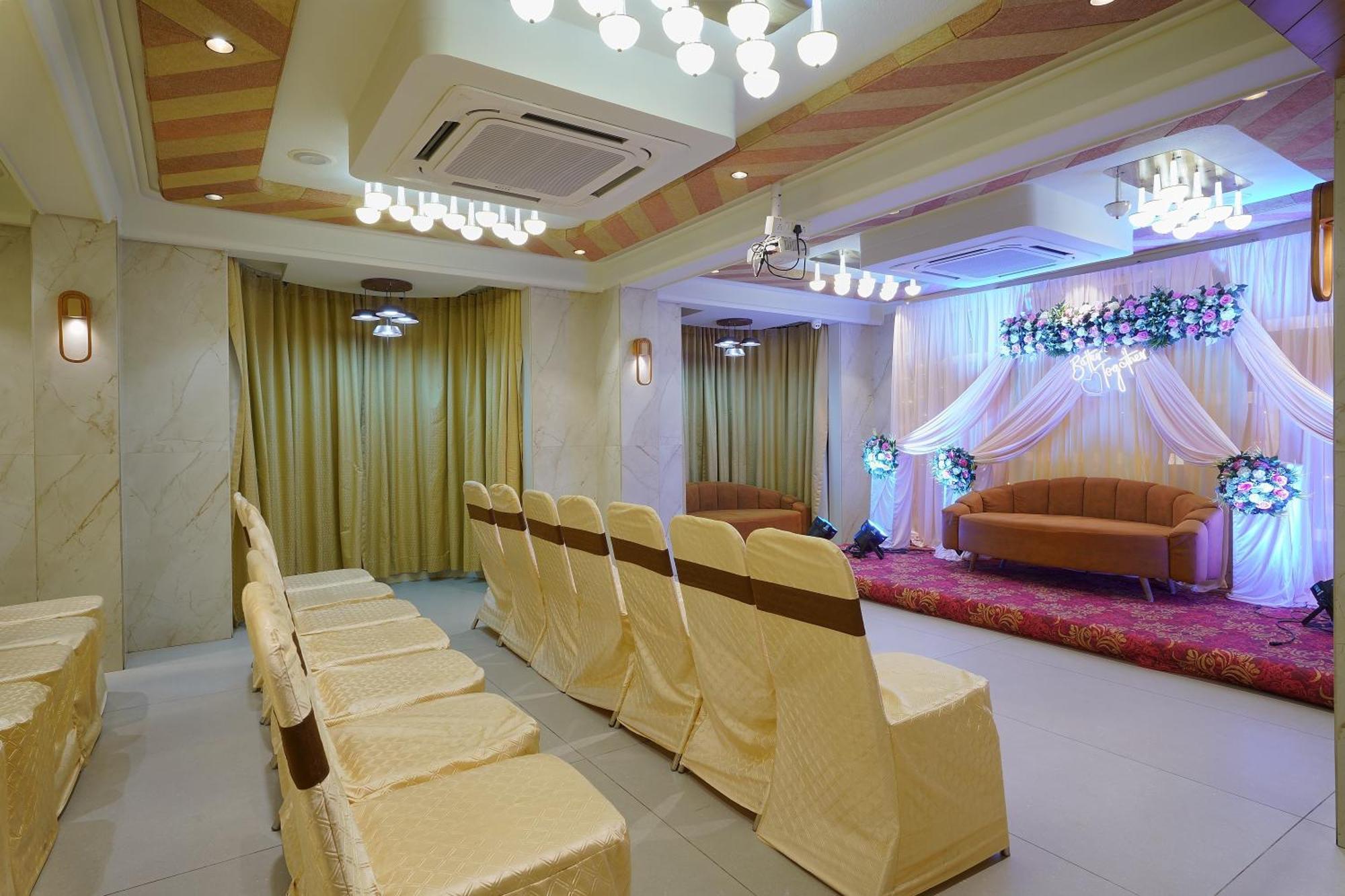 Artilla Inn Ahmedabad Exteriör bild