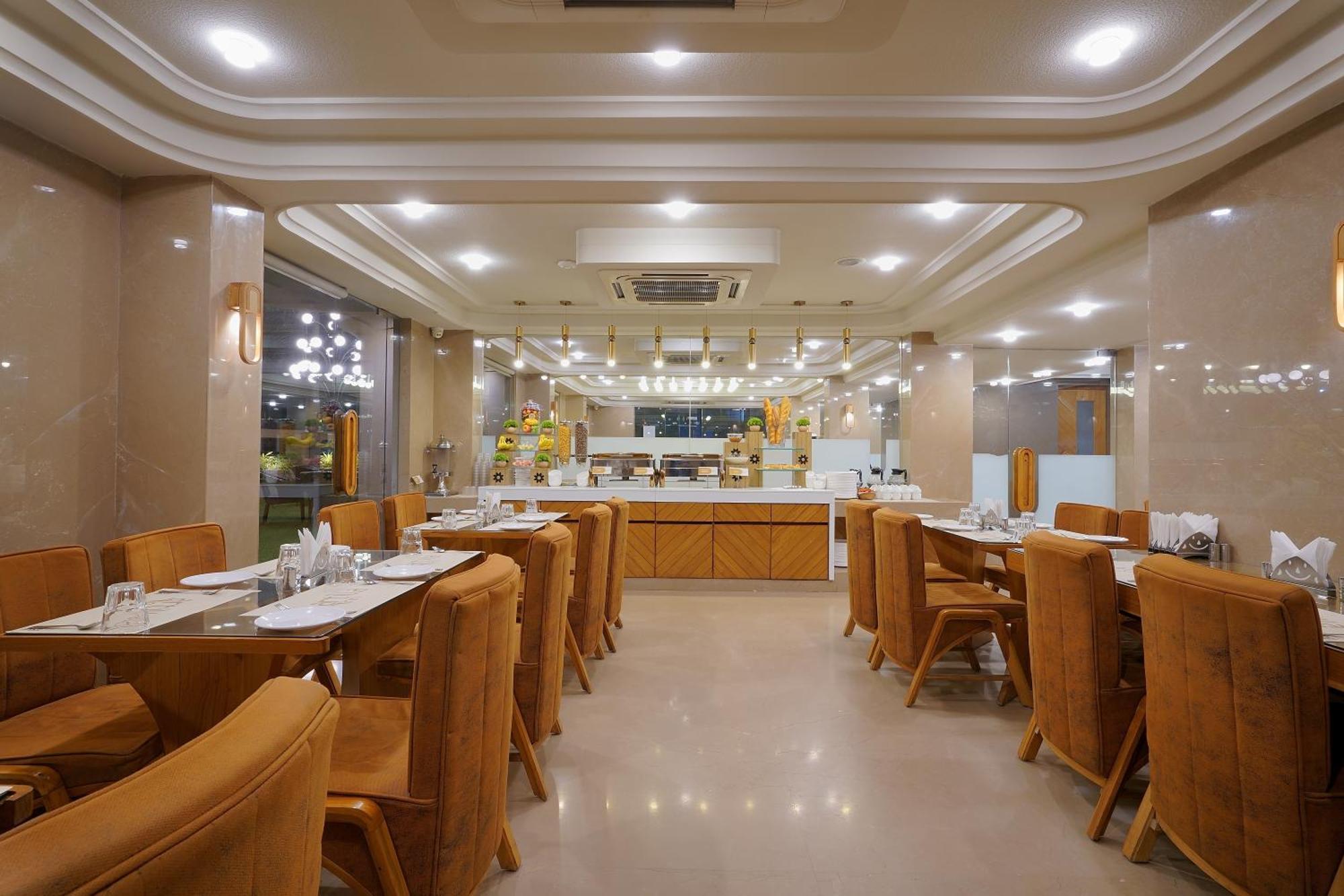 Artilla Inn Ahmedabad Exteriör bild