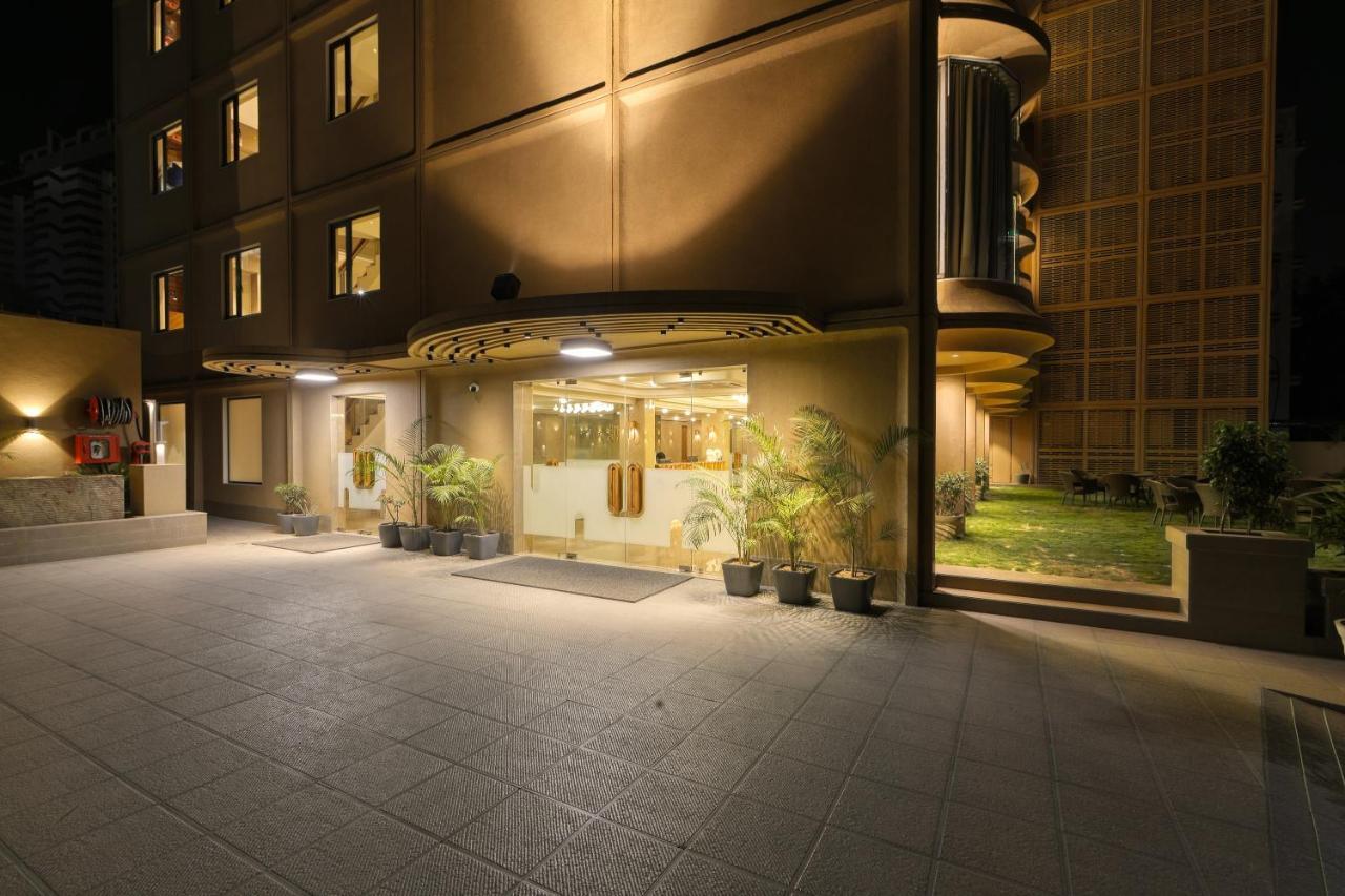 Artilla Inn Ahmedabad Exteriör bild