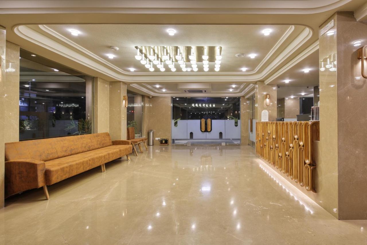 Artilla Inn Ahmedabad Exteriör bild