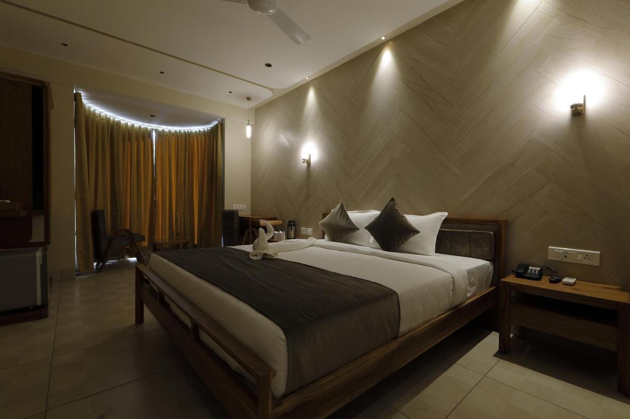 Artilla Inn Ahmedabad Exteriör bild
