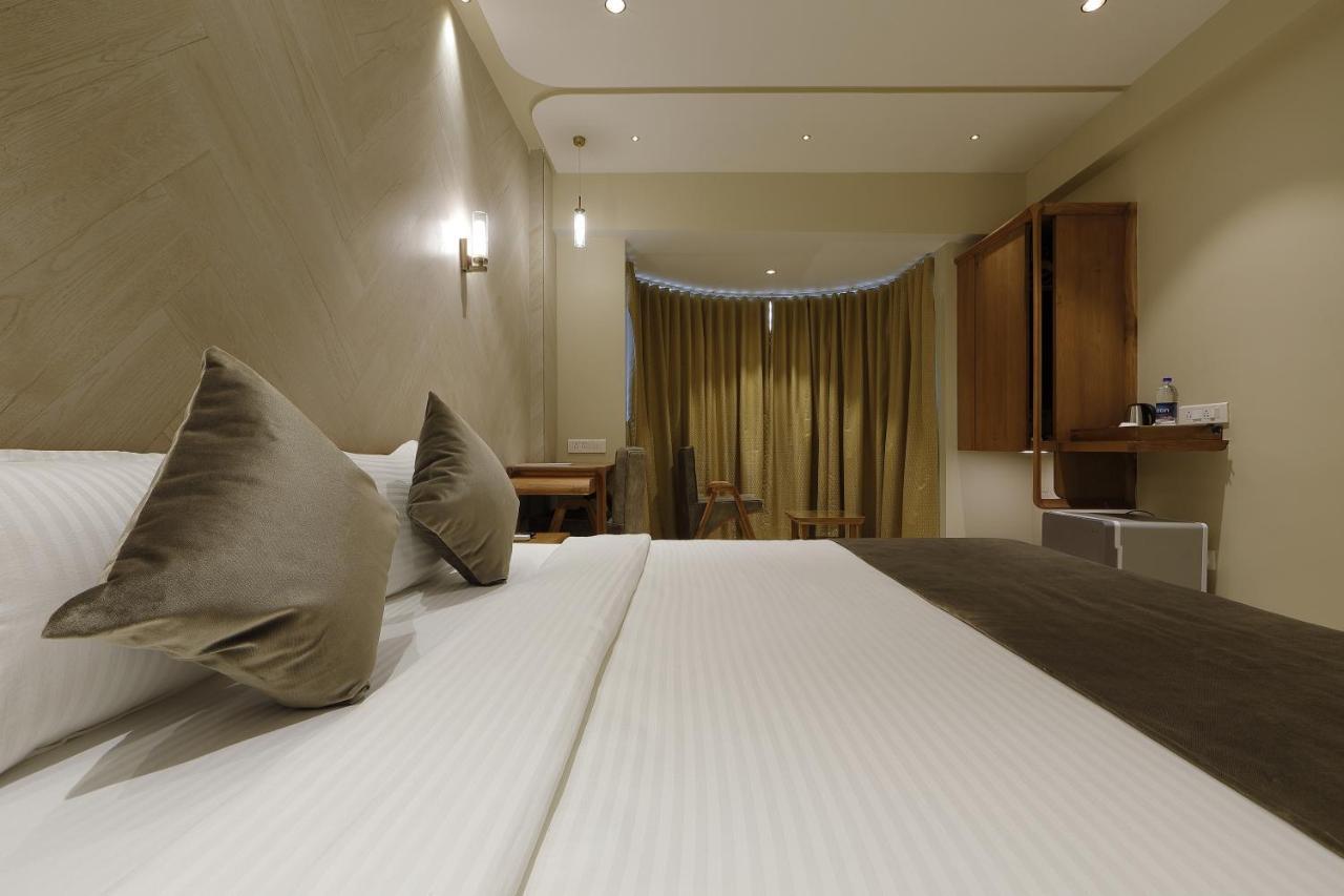 Artilla Inn Ahmedabad Exteriör bild