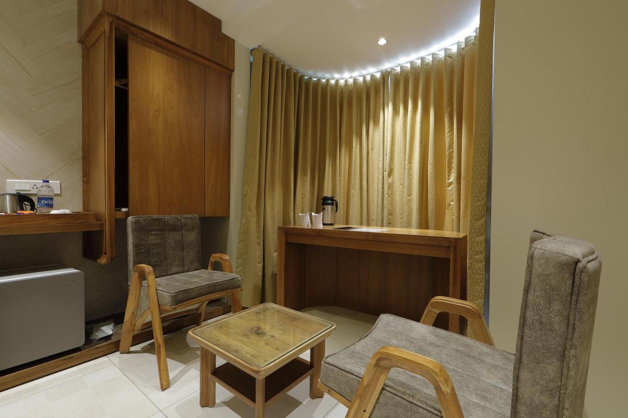 Artilla Inn Ahmedabad Exteriör bild