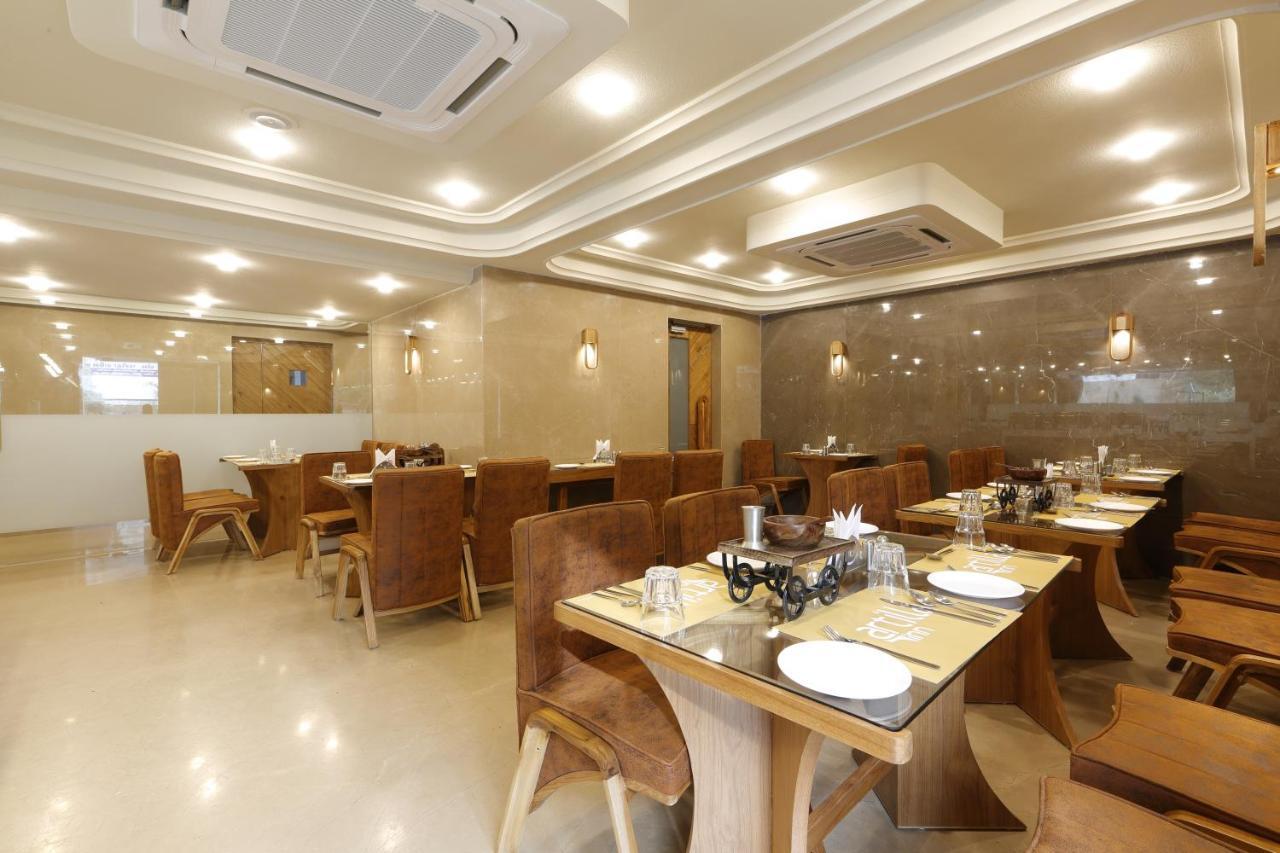Artilla Inn Ahmedabad Exteriör bild