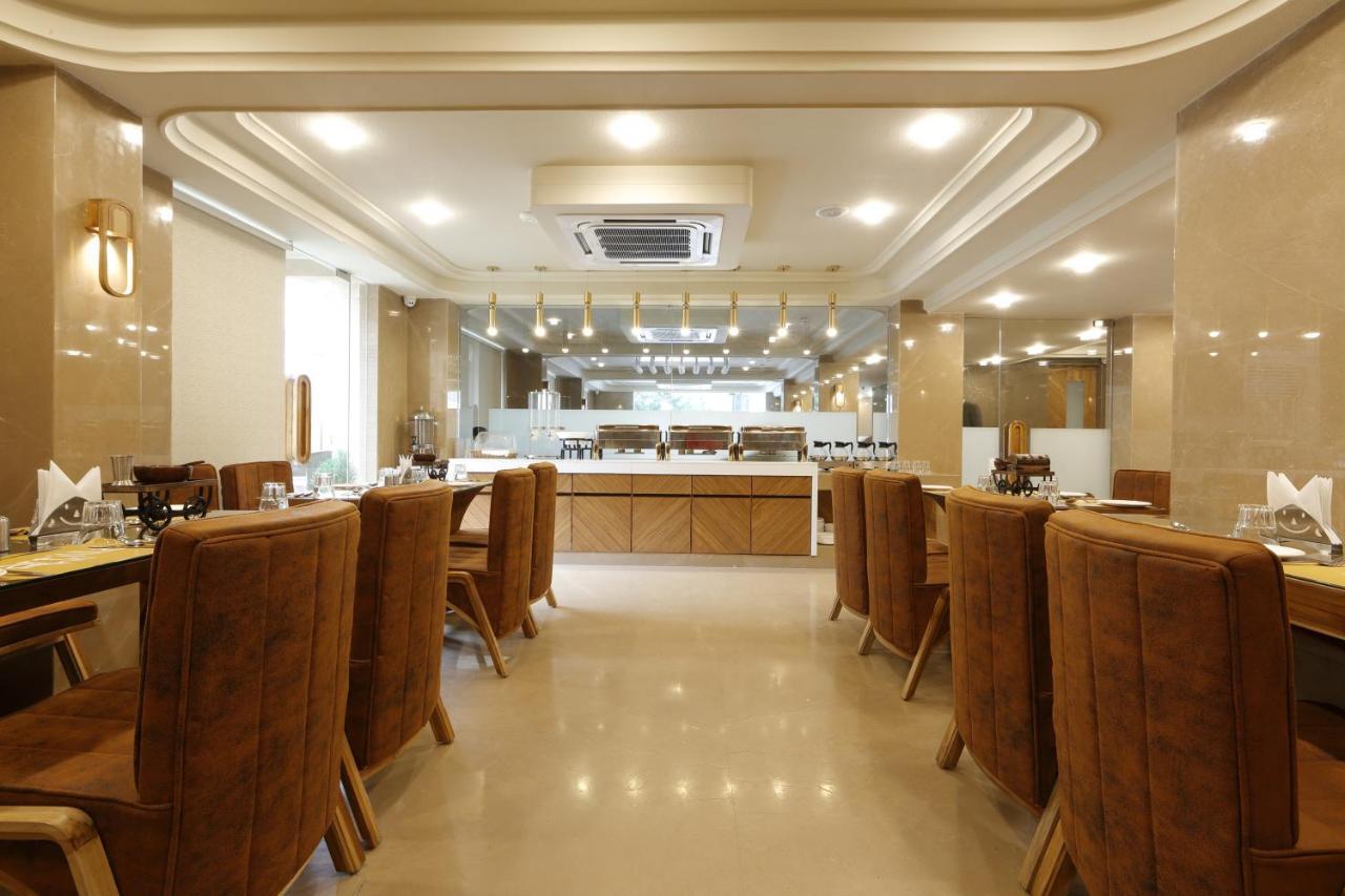 Artilla Inn Ahmedabad Exteriör bild