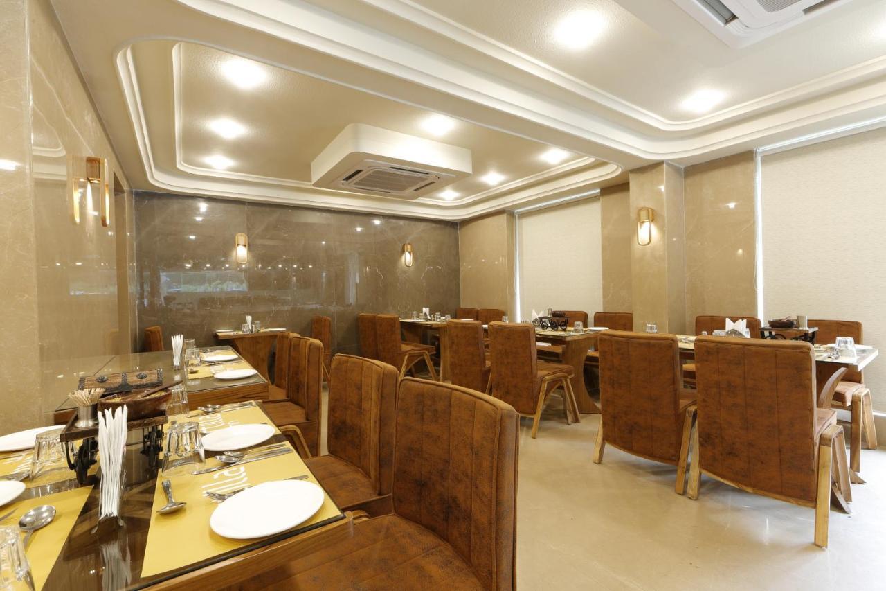 Artilla Inn Ahmedabad Exteriör bild